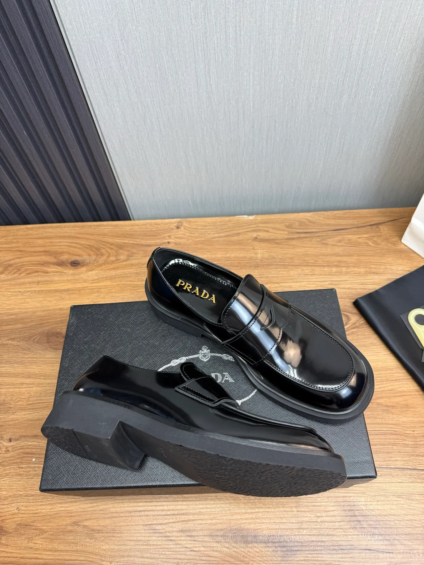 Men's shoes 💰840💰 [PRADA] New models synchronized with the official website, high-quality shipments ✔️Hot-sellers🔥 Original cowhide. Open edge beaded cowhide + cowhide lining, 1🆚1 replica, original lightweight foam outsole, 38-45 (men's 38.45 custom-made, non-refundable)